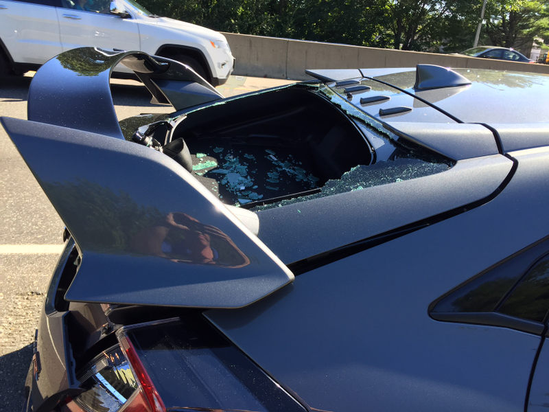 Illustration for article titled 'Jackass Not Paying Attention' Crashes Into Man's New Honda Civic Type R Right After He Bought It